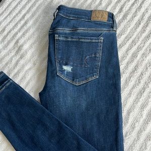 “American Eagle” size 6 ripped skinny jeans with fabric backing